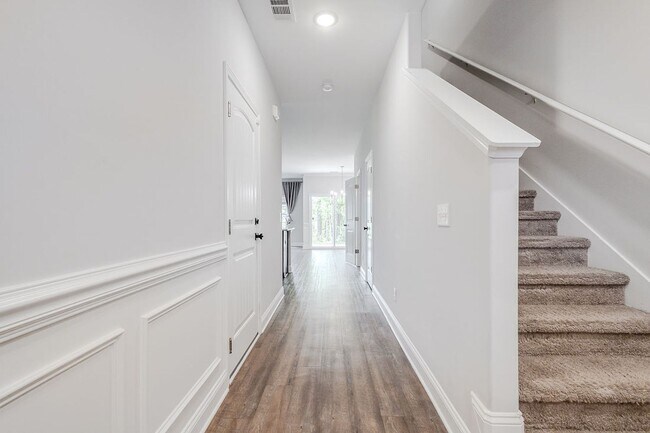 Foto del edificio - Amenities packed townhouse!