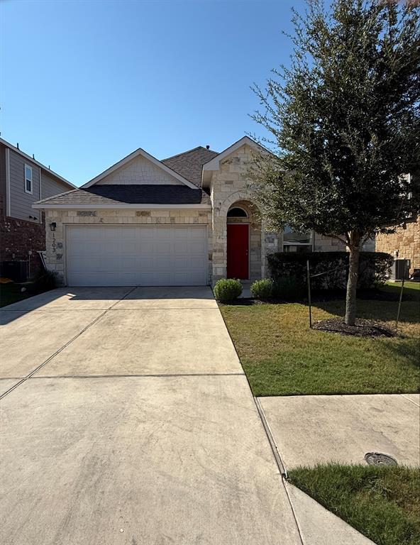 Foto principal - 1203 Aspen Grove Dr
