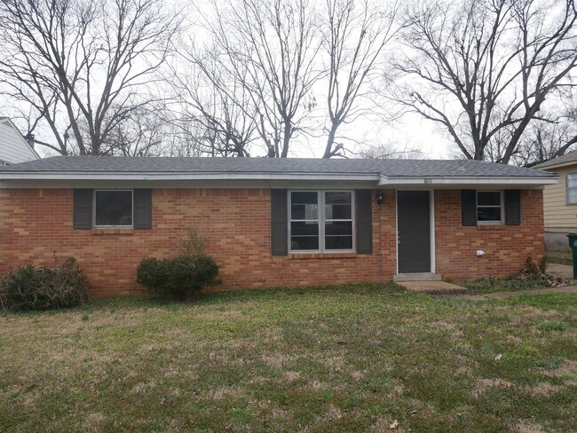 Building Photo - 1821 Vaught Cir