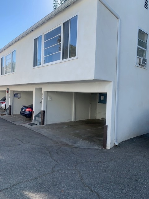 Building Photo - 617 Kelton Ave
