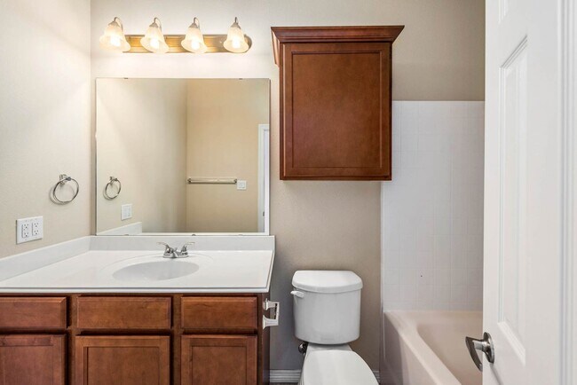 Foto del edificio - August Pre-lease Available!! Gorgeous 2 Be...