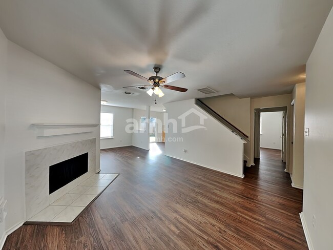 Foto del edificio - 8751 Westbrae Park Ln