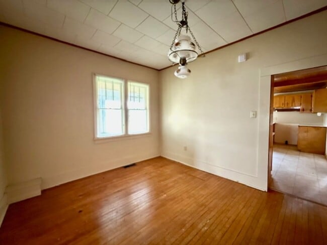 Building Photo - BELLVILLE - 2 Bedroom, Move-In Ready!