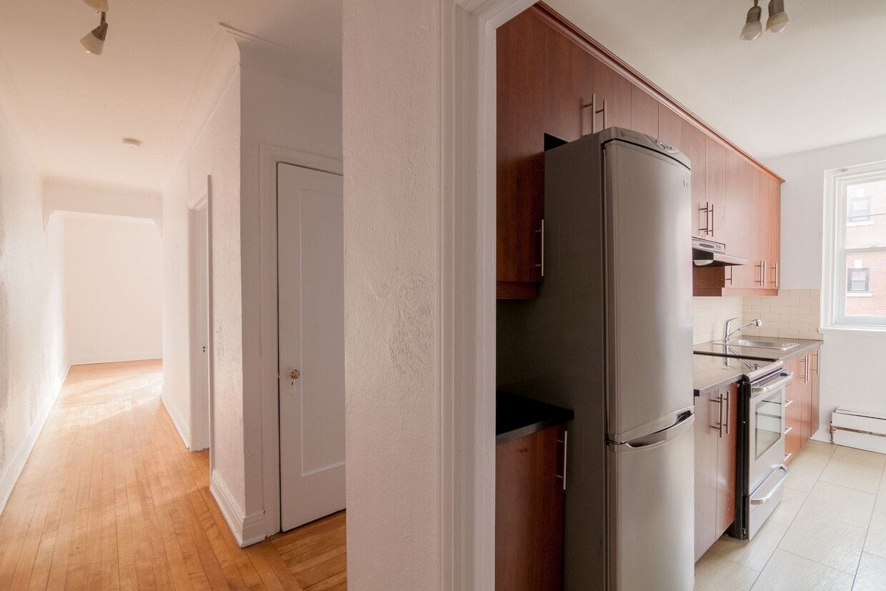 Photo principale - 4745 Chem. Queen Mary