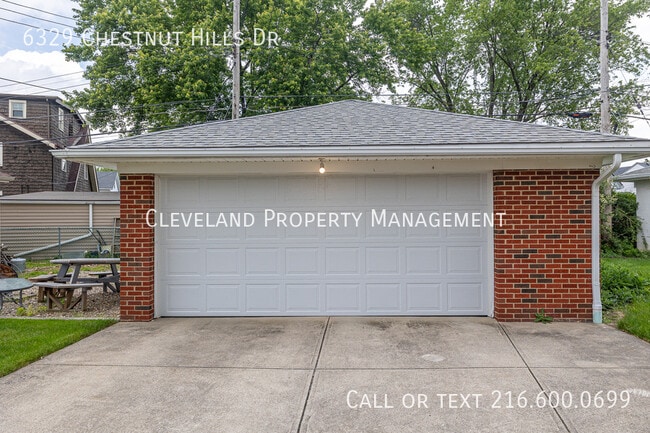 Building Photo - 6329 Chestnut Hills Dr