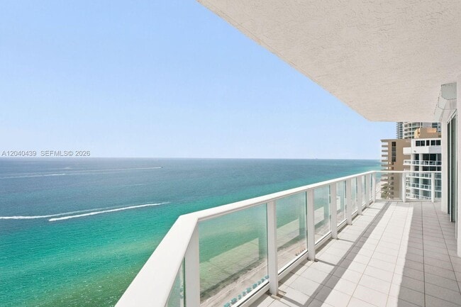 Building Photo - 16445 Collins Ave