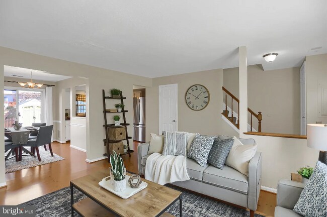 Foto del edificio - 5737 Sunset View Ln