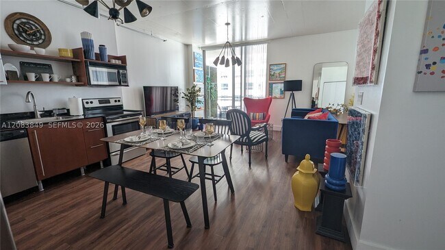 Foto del edificio - 690 SW 1st Ct