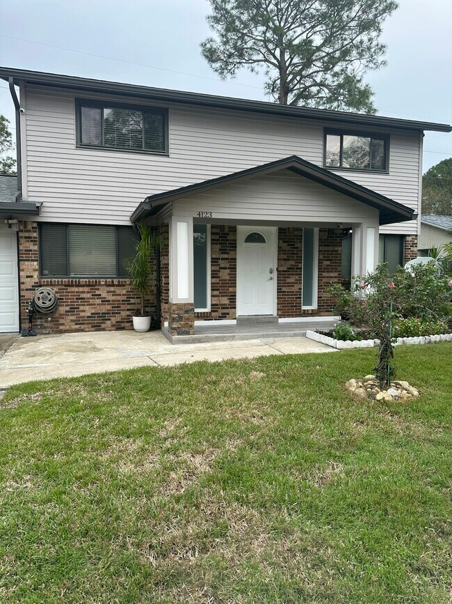Foto del edificio - 4123 Lazy Hollow Ln N