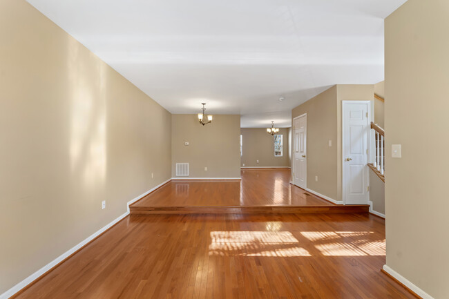 Building Photo - 2750 Hunters Gate Ter