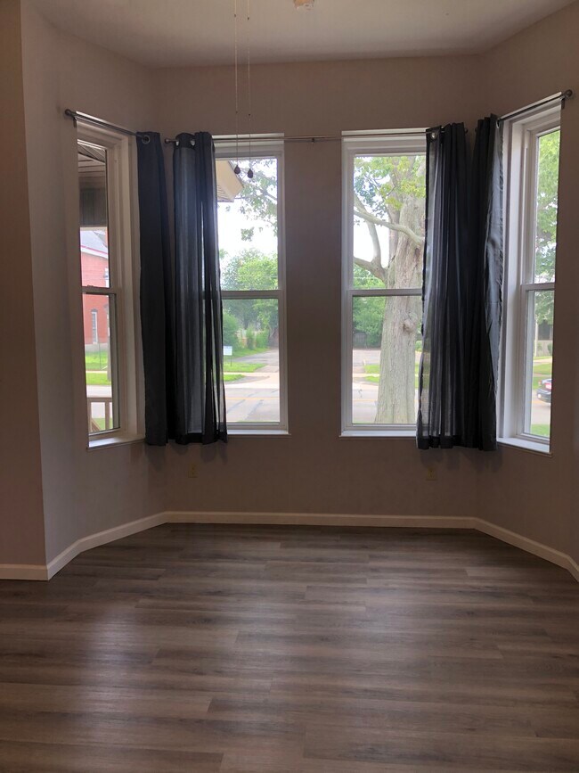 Foto del edificio - 437 W 6th St