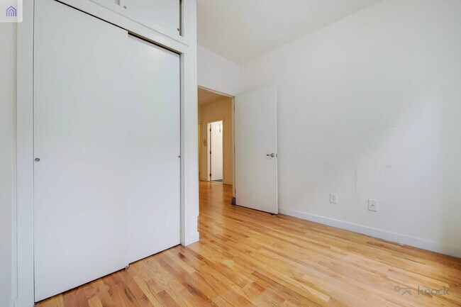 Foto del edificio - 220 E 85th St