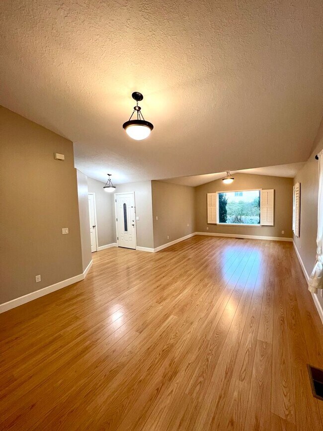 Foto del edificio - Great South Salem Location, Single-Level Home!