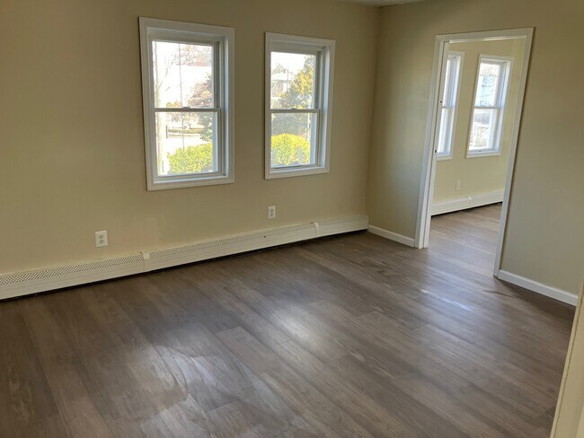 Foto del edificio - 302 Maple Ave