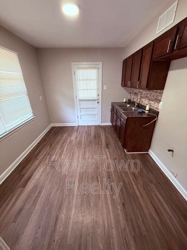 Foto del edificio - 3362 Rosamond Ave