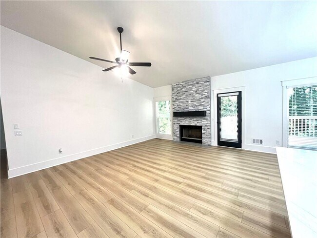 Foto del edificio - 2894 Sterling Dr NW