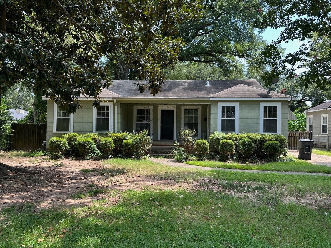 Foto principal - Welcome to Broadmoor!! Great 3 Bedroom 2 B...