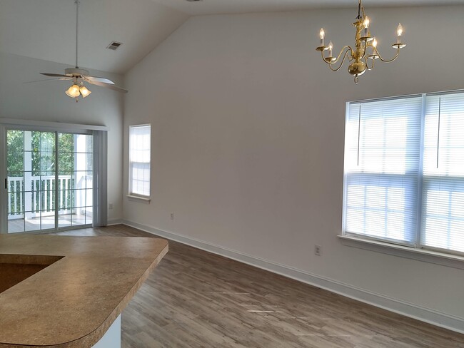 Foto del edificio - 119 Fountain Pointe Ln