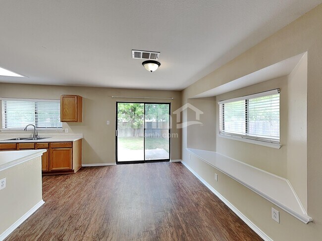 Foto del edificio - 1227 Deerhound Pl