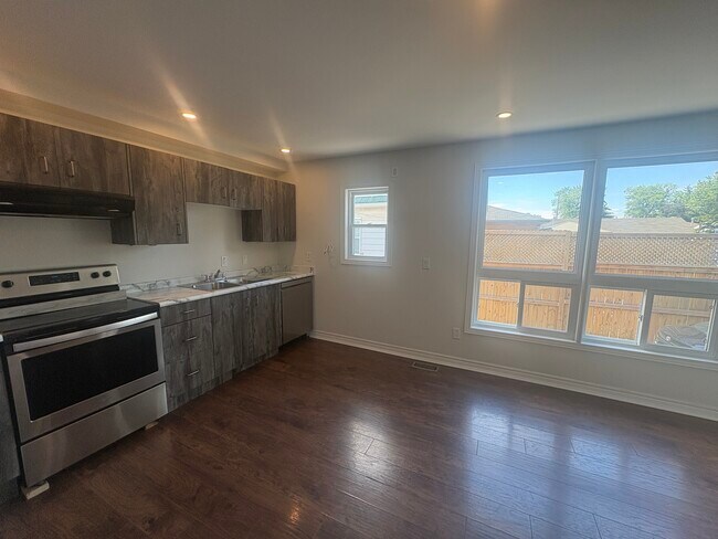 Photo du bâtiment - 3 Bedroom Unit