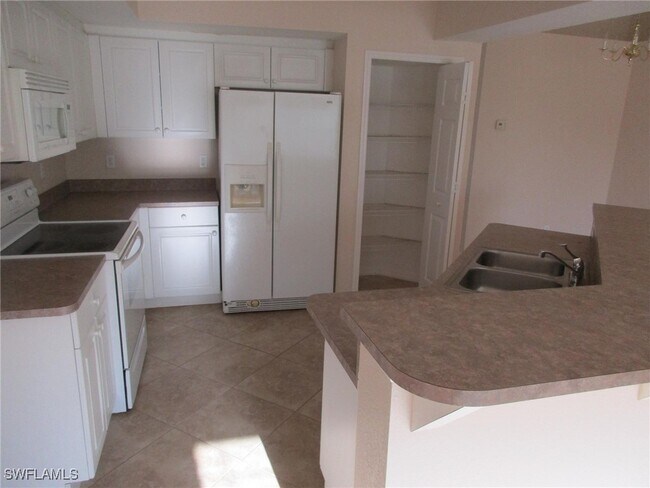 Foto del edificio - 3303 SW 8th Ct