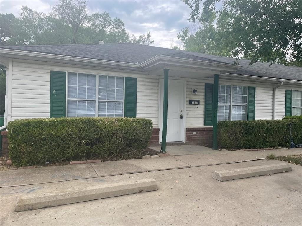 Primary Photo - 212 E Sunset Ave