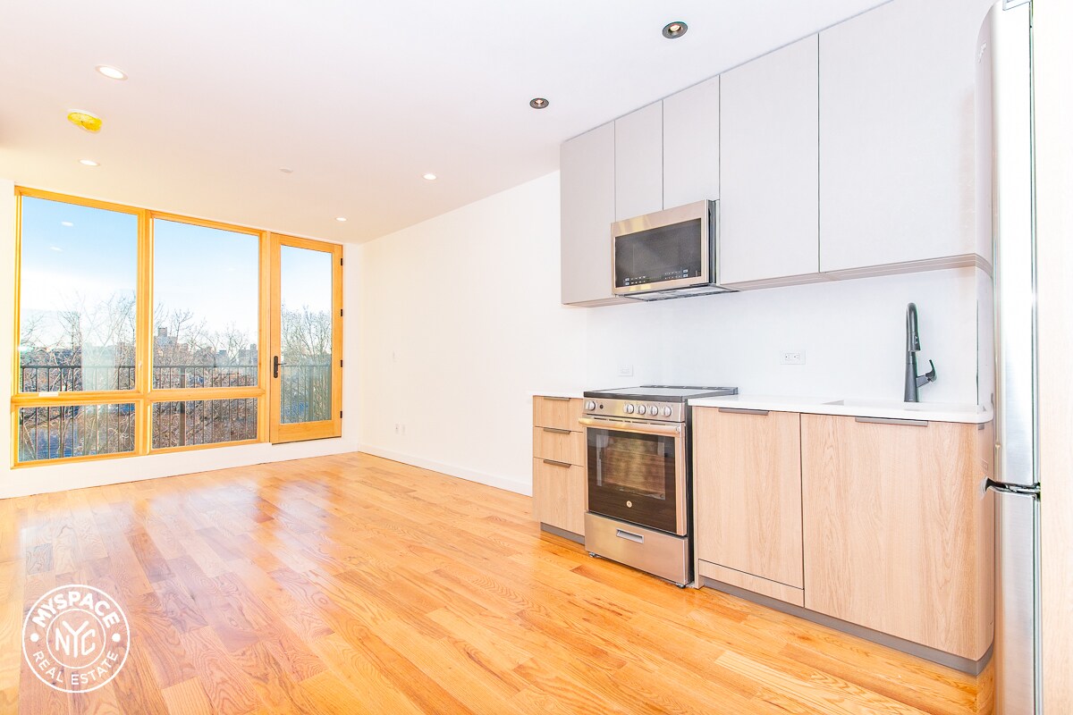 Primary Photo - 79 Truxton St