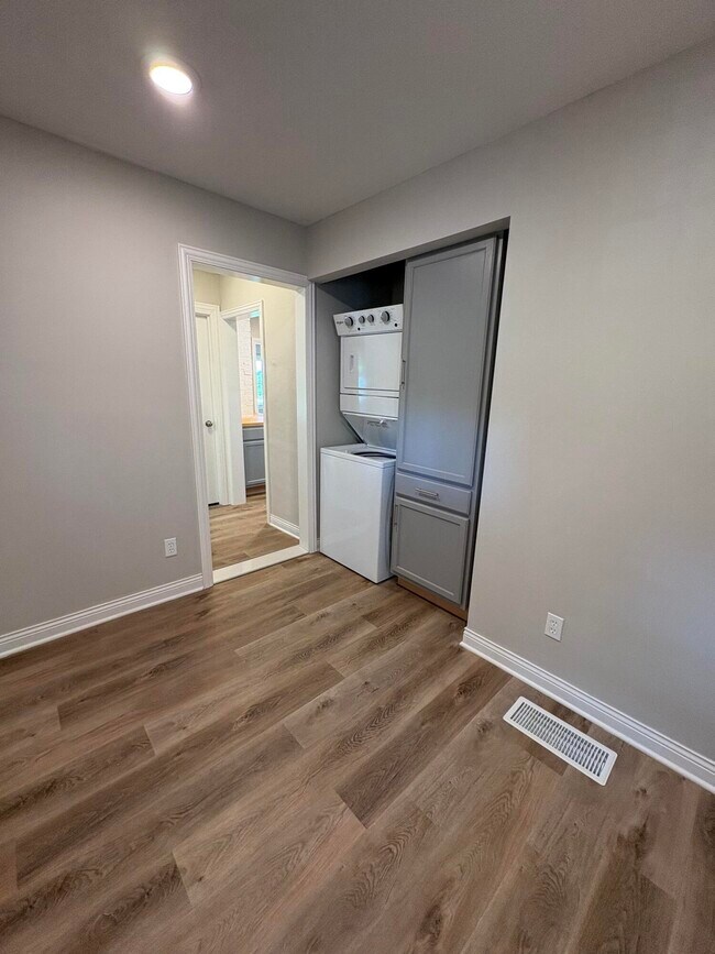 Foto del edificio - 2211 E Walnut St