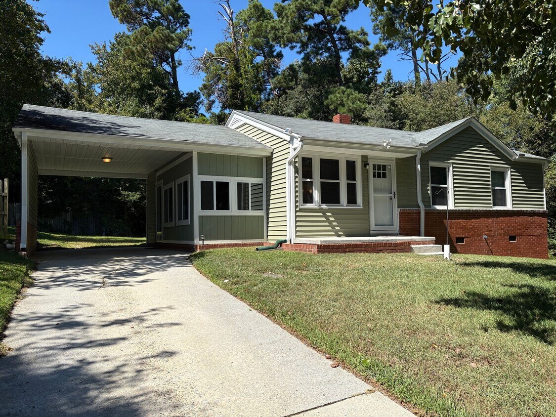 Foto principal - 3 Bedroom, 1 Bathroom House in High Point!