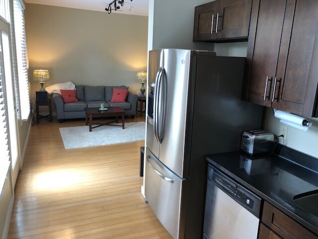 Foto del edificio - 1 Bedroom, 1 Bathroom Condo w/ Secure Parking Garage - Walk to Vandy, Belmont & Hillsboro Village