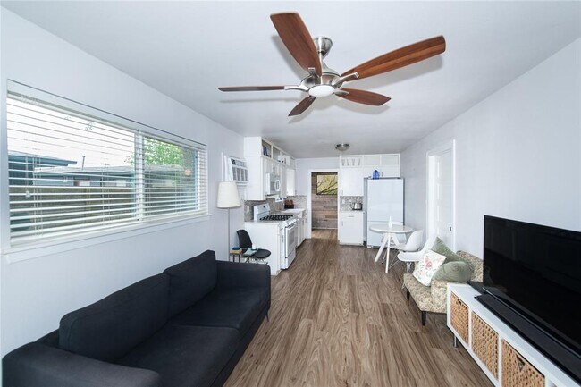 Foto del edificio - 1715 Taylor Gaines St
