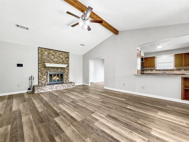 Foto del edificio - 1710 Laurel Springs Ln