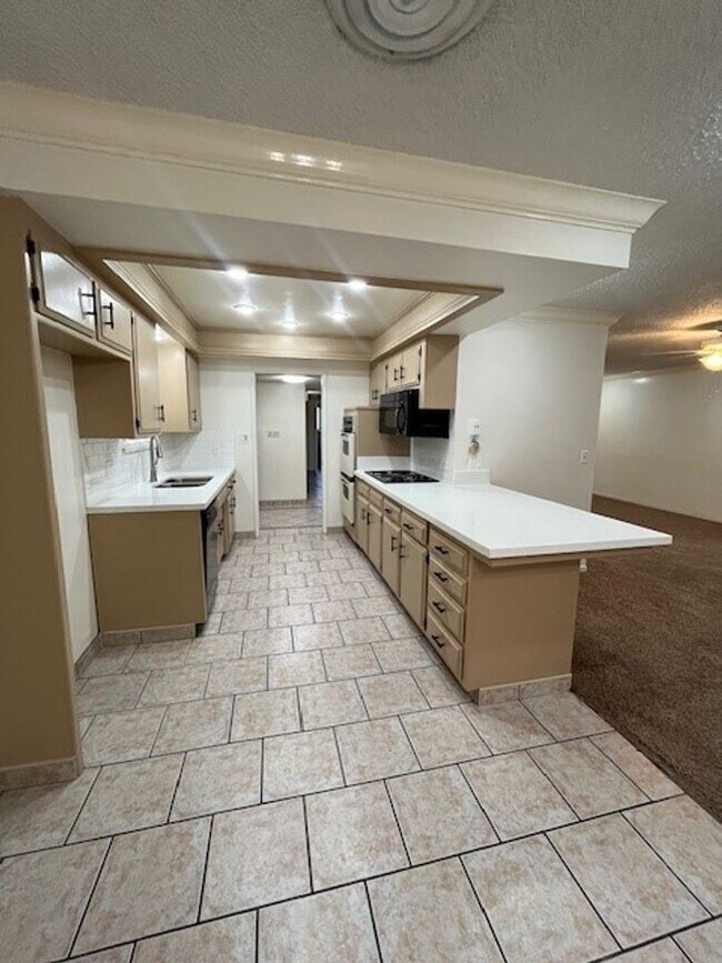 Building Photo - 3609 Planz Rd