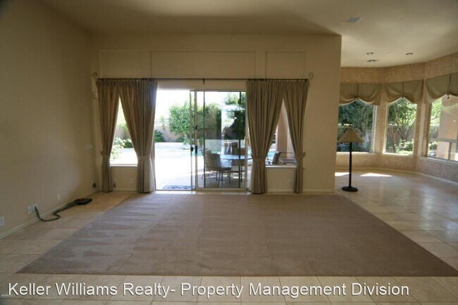 Building Photo - 1081 N Brandon Dr