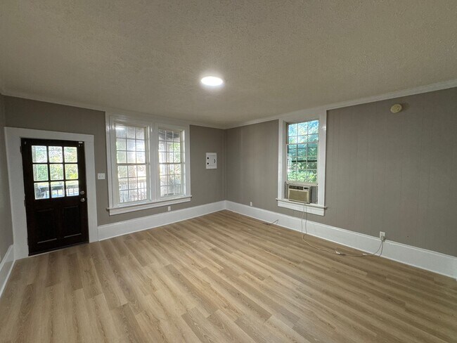 Foto del edificio - 2 Bed 1 Bath Duplex