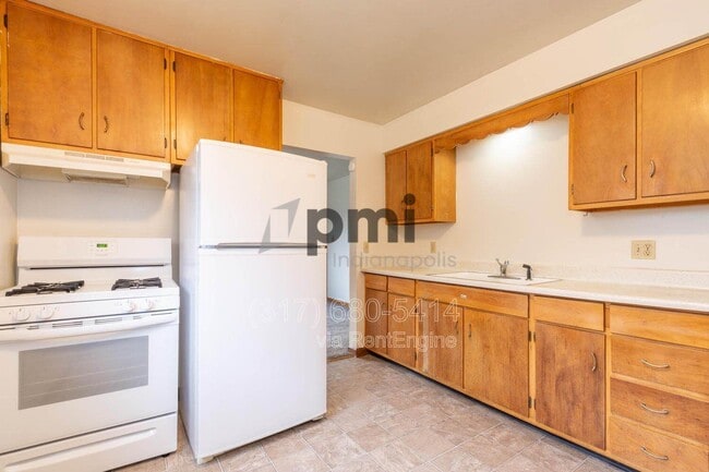 Building Photo - 116 E 19th St