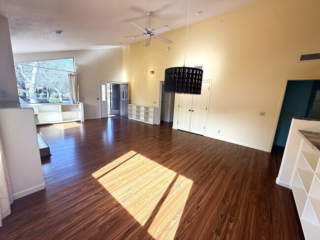 Foto del edificio - Townhome- Morning Sun