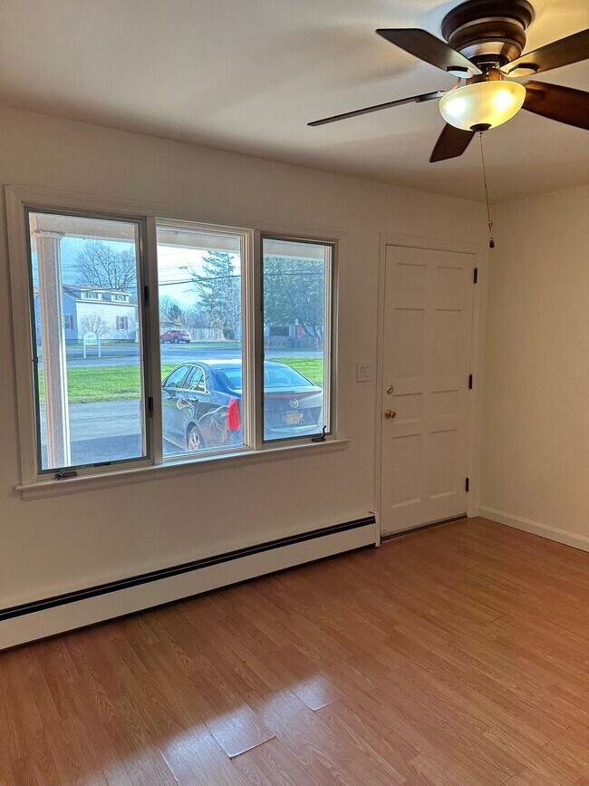 Foto del edificio - 4433 Peterboro St