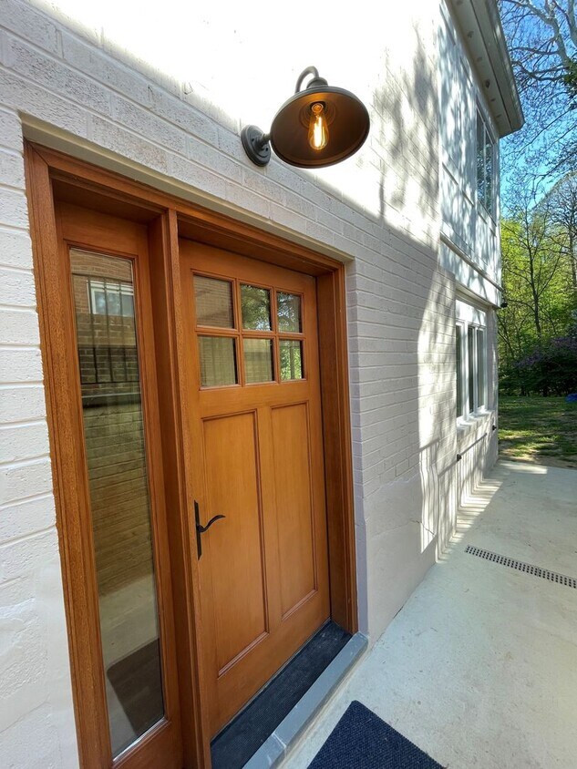 Foto principal - Beautiful Sun Filled 2 Bedroom 2 Bathroom ...