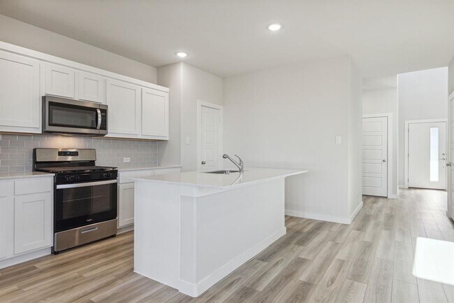 Building Photo - 907 Hazel Dr