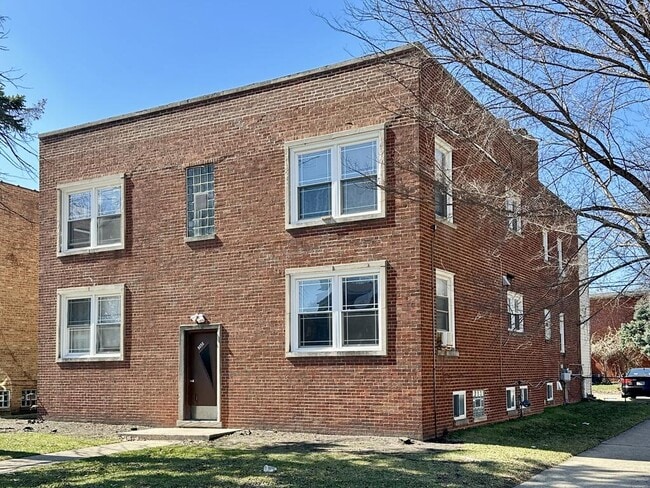 Building Photo - 9056 Lamon Ave