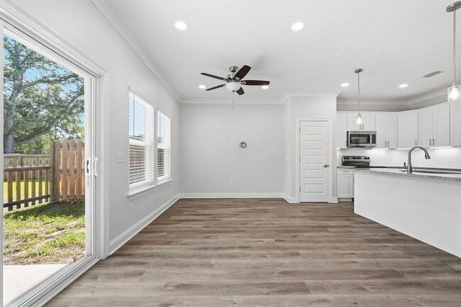 Building Photo - NEW Construction, be the FIRST to occupy this beautiful townhouse in Fort Walton Beach!