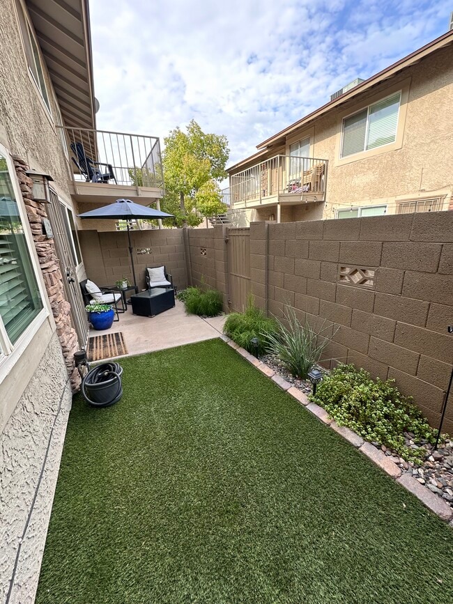 Foto del edificio - 1220 N 85th Pl
