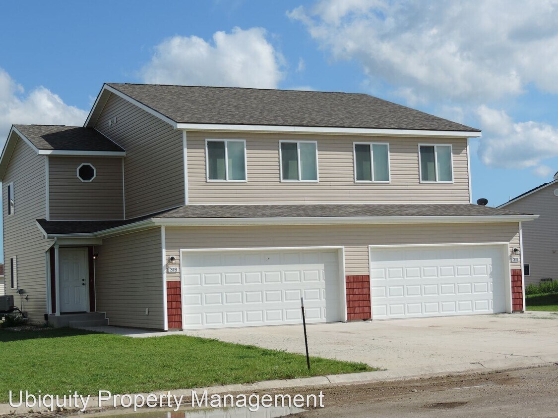 3 br, 2.5 bath House 306 Adeline Drive House Rental in Stanley