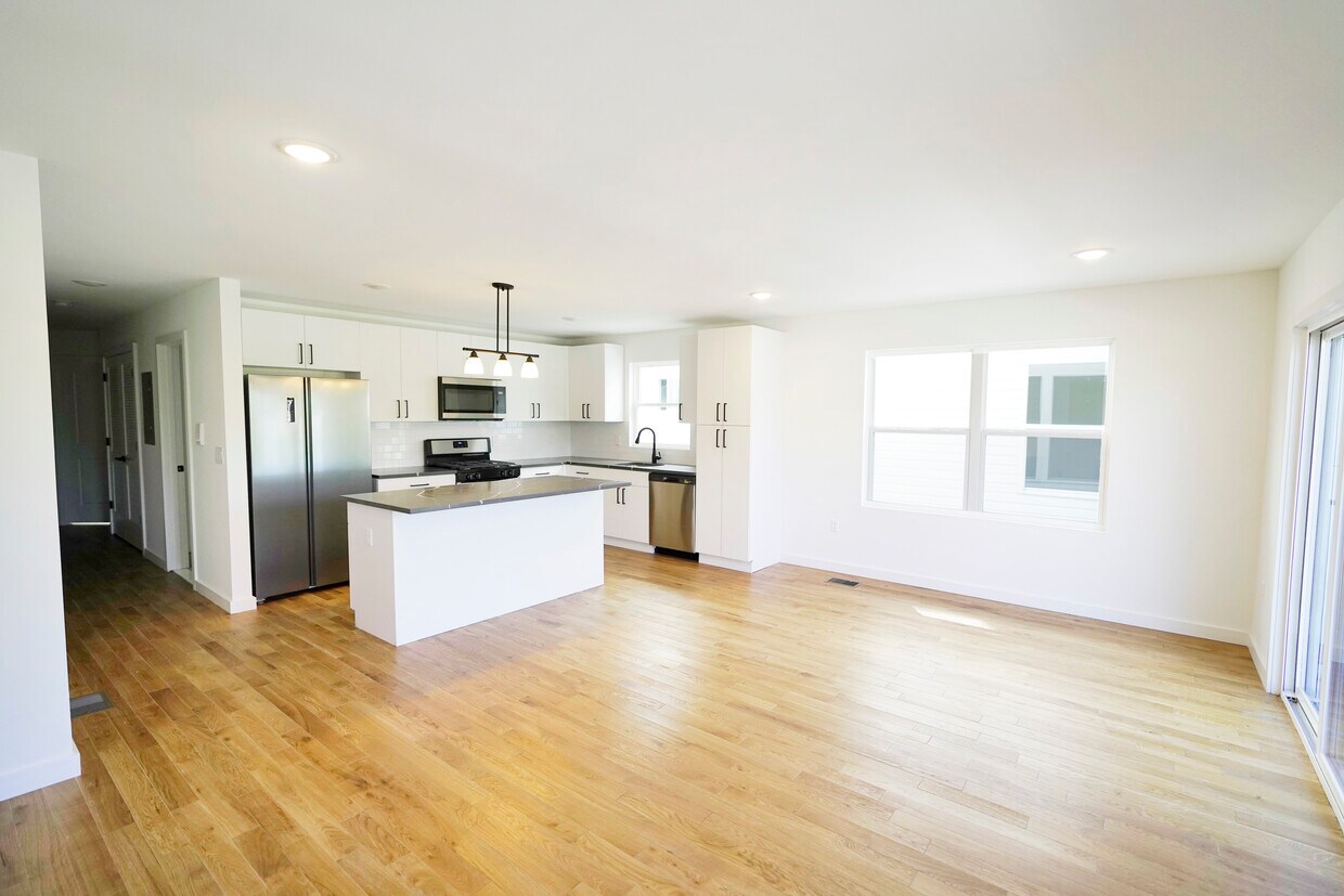Primary Photo - 728 Seaport Dr