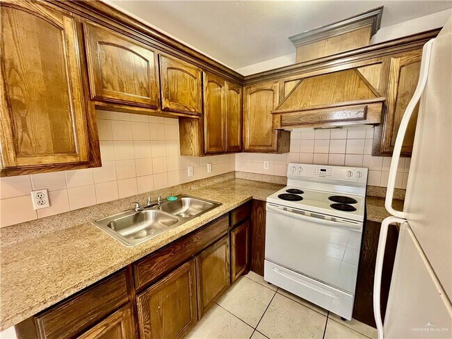 Foto del edificio - 6 Hackberry Ave