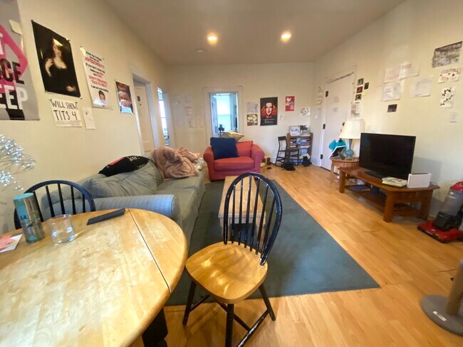 Foto del edificio - 12 Glenville Ave