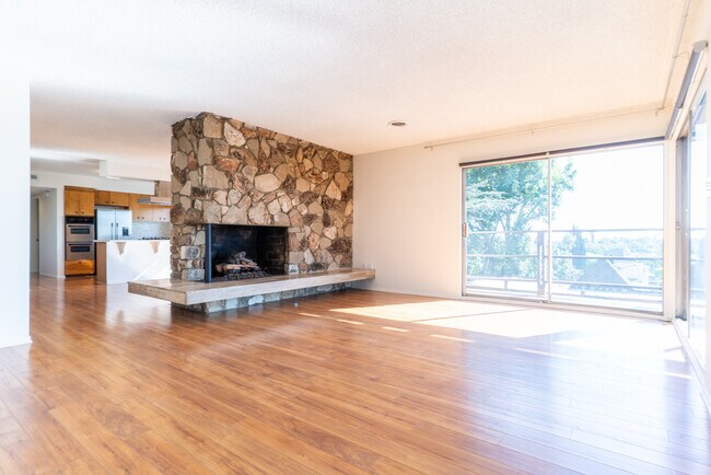 Building Photo - 1507 Silverwood Terrace