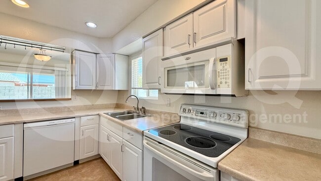 Building Photo - 3249 N Ash Cir