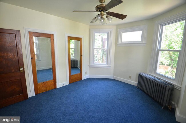 Foto del edificio - 5010 Pulaski Ave